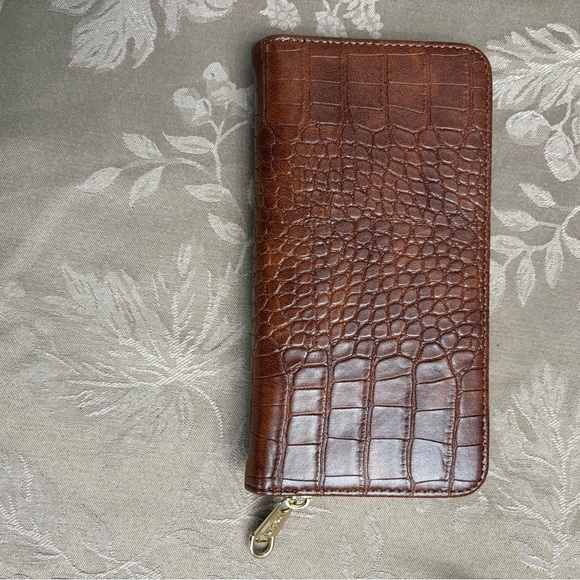 Elegant Brown Crocodile Embossed Satchel and Wallet Set - Picture 10 of 12